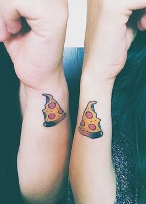 手腕上的小友谊比萨纹身图案