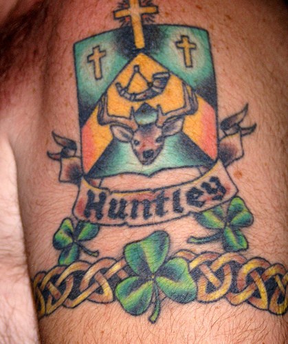 Huntley家族彩色徽章纹身图案