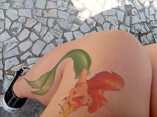 腿部彩色沙龙迪士尼美人鱼纹身
