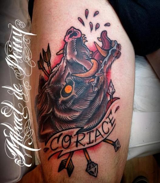 腿部彩色血淋淋的野猪头纹身图案