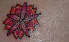 脚背彩色个性花朵纹身图案