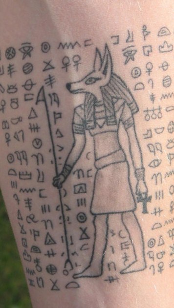埃及象形文字与阿努比斯神纹身图案