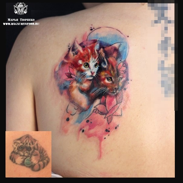 背部水彩画风格彩色猫与花朵纹身图案