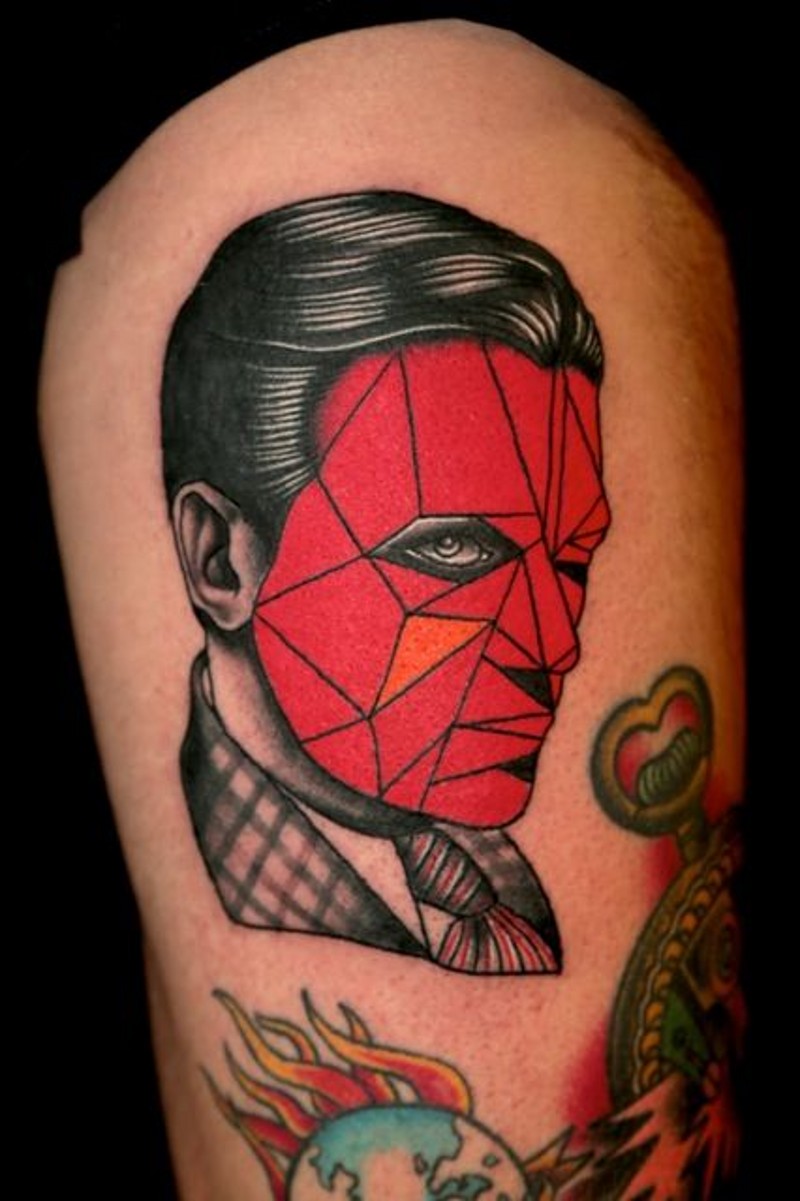 腿部复古风格的红色肖像纹身图案