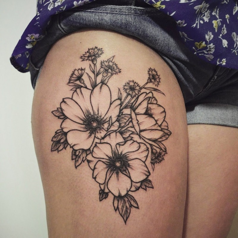 腿部有趣的黑色轮廓花卉纹身图案