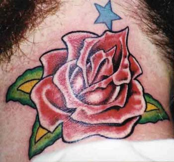 脖子彩色花朵与五角星纹身图案