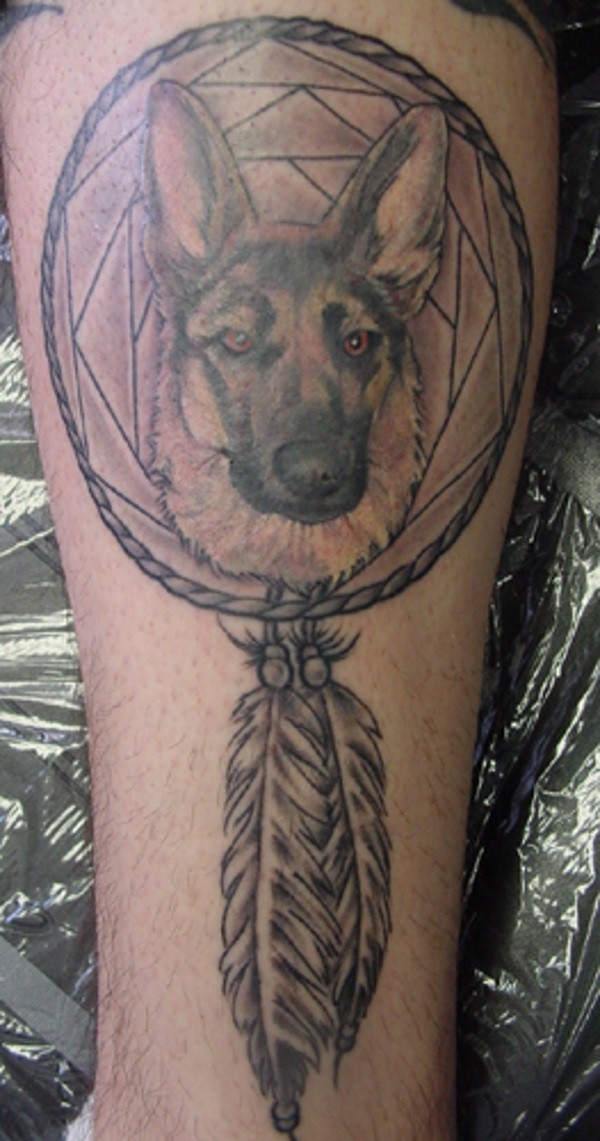 腿部灰色德国牧羊犬纹身图案