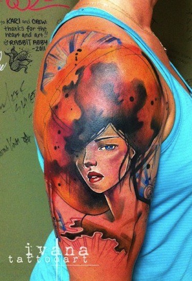 女生大臂水彩女性肖像纹身图案