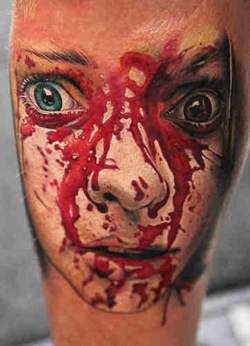 恐怖电影中的血腥怪物女孩肖像纹身图案