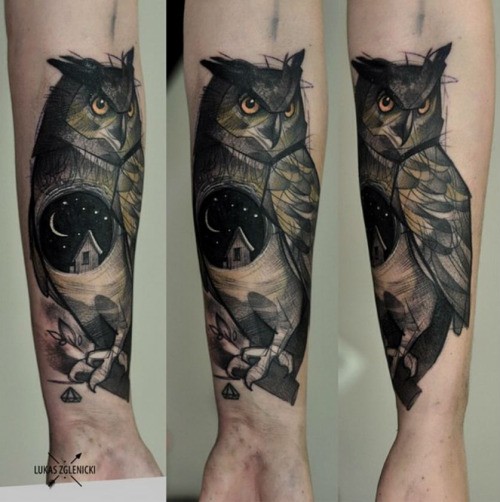 手臂素描风格彩色大猫头鹰纹身图案
