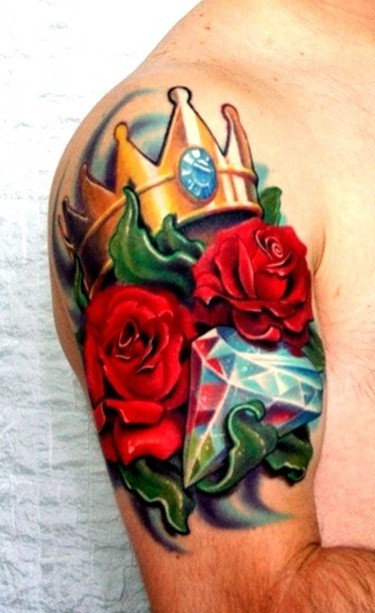 皇冠钻石玫瑰逼真的纹身图案
