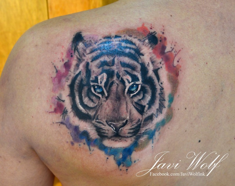 背部水彩泼墨惊人的老虎头像纹身图案