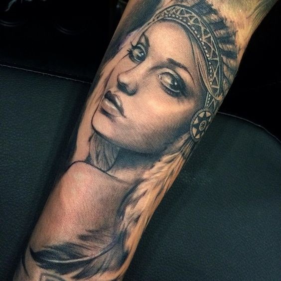 手臂棕色印度女人的肖像纹身图案