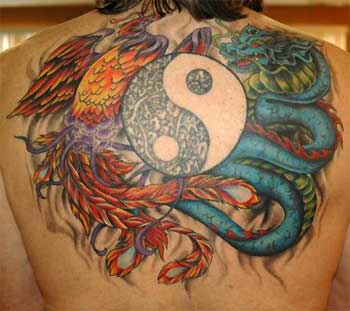 背部彩色龙与凤阴阳八卦纹身图案