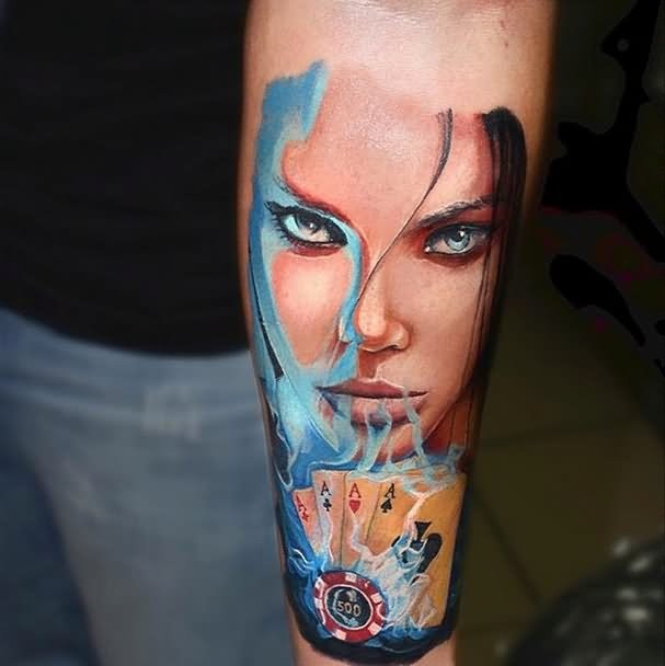 手臂彩色性感女子与扑克牌纹身图案