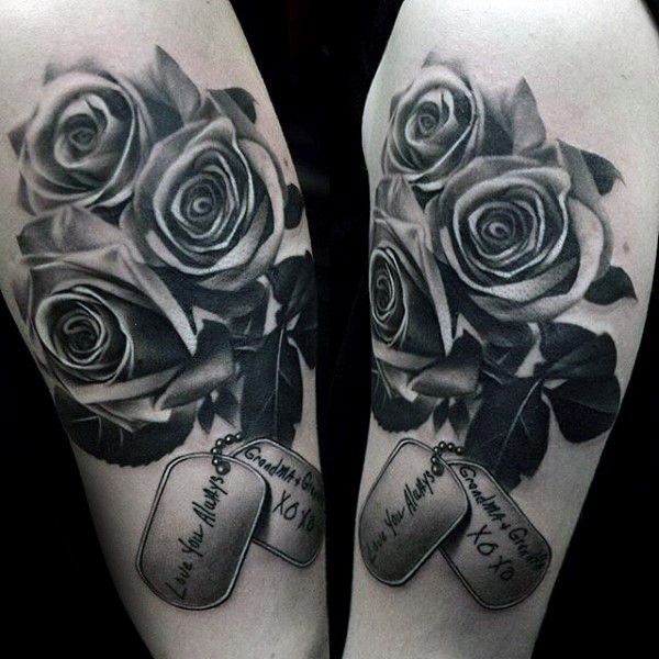现实主义风格玫瑰与狗标签纹身图案