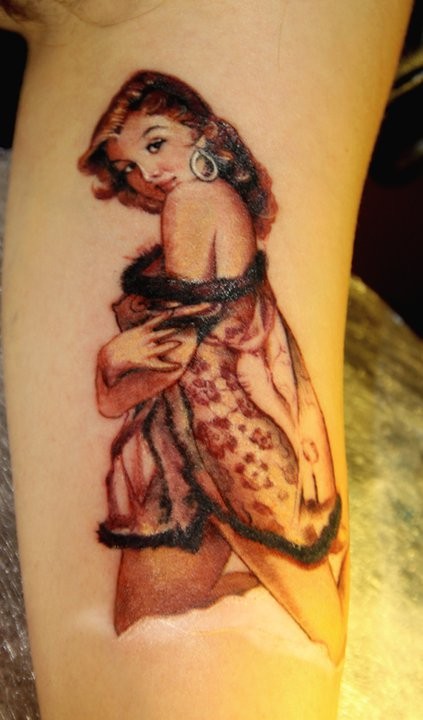 手臂棕色性感女郎纹身图案