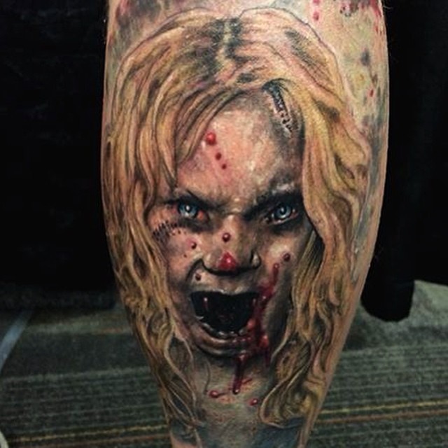 腿部彩色恐怖风格的僵尸女孩纹身图案