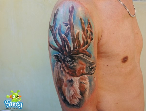 大臂写实彩色鹿头纹身图案