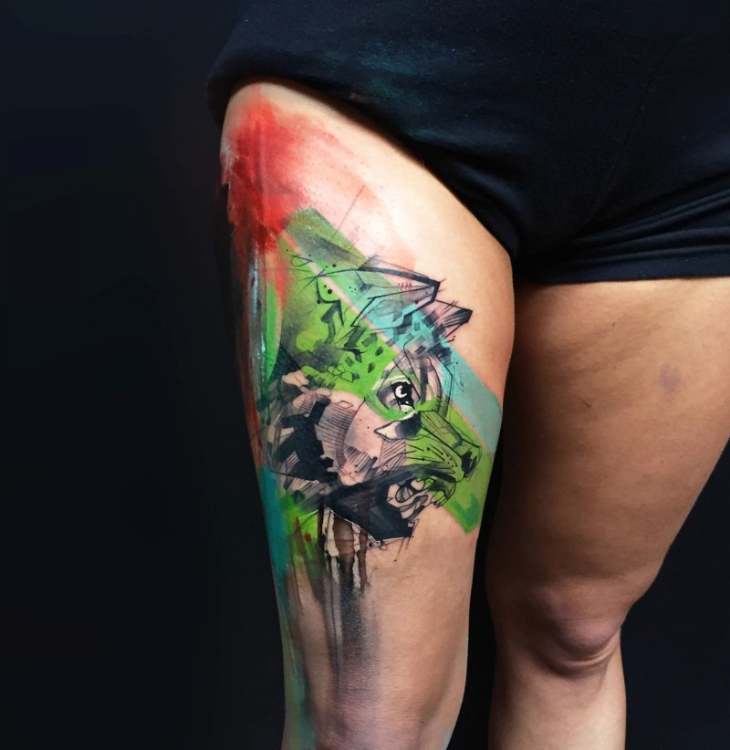 腿部水彩画风格的狼头纹身图案