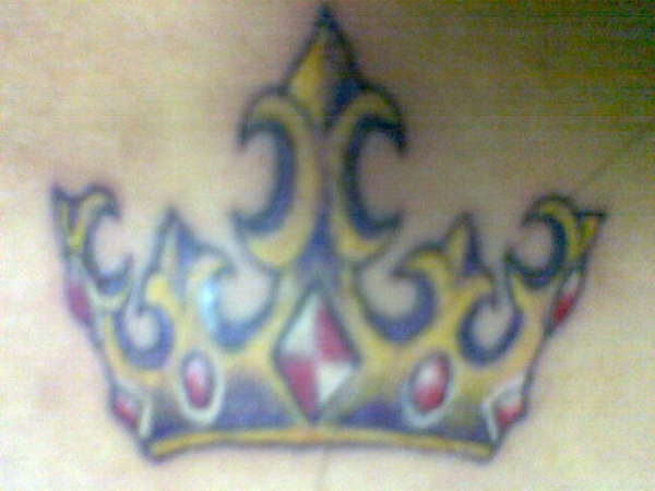 彩色宝石皇冠纹身图案