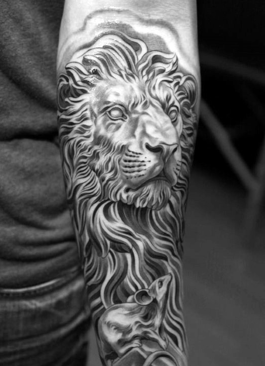 手臂黑灰石狮子雕像风格纹身图案