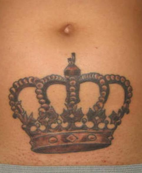 女生腹部时尚皇冠纹身图案