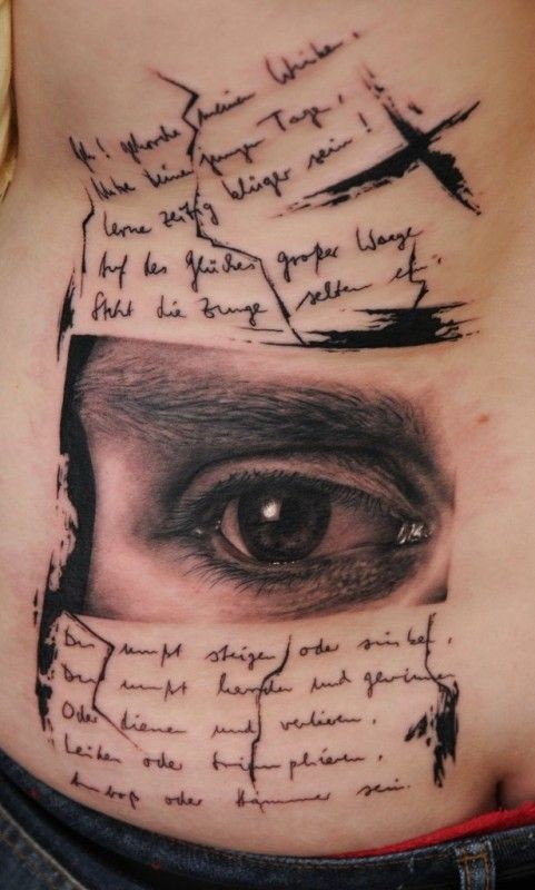 背部写实眼睛和英文纹身图案