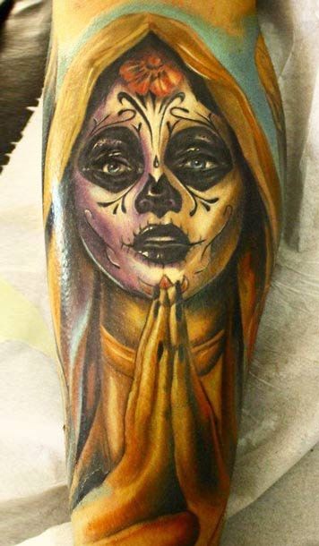 腿部彩色祈祷的死亡女孩纹身图片