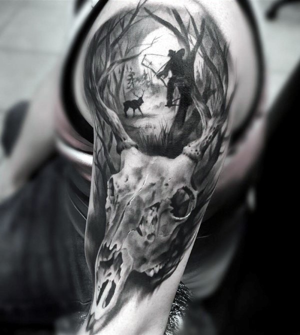 大臂难以置信的写实鹿头骨结合猎人纹身图案
