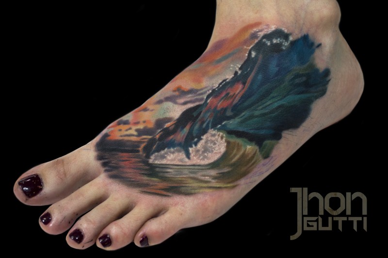 女性脚背彩绘大波浪纹身图案