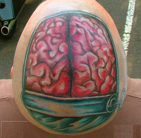 头部有趣的彩色人脑头纹身图案