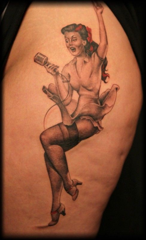 腿部彩色逼真的女歌手纹身图案