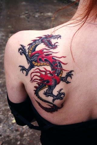 背部日式龙纹身图案