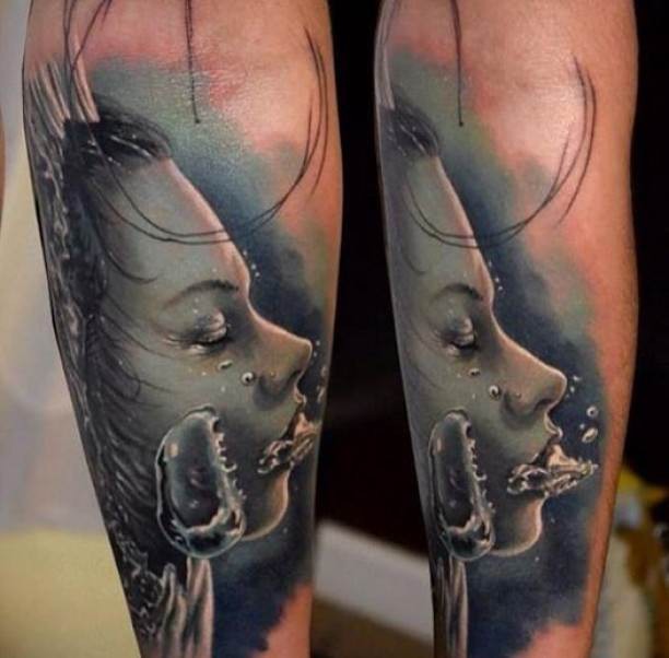 手臂溺死的女人肖像纹身图案