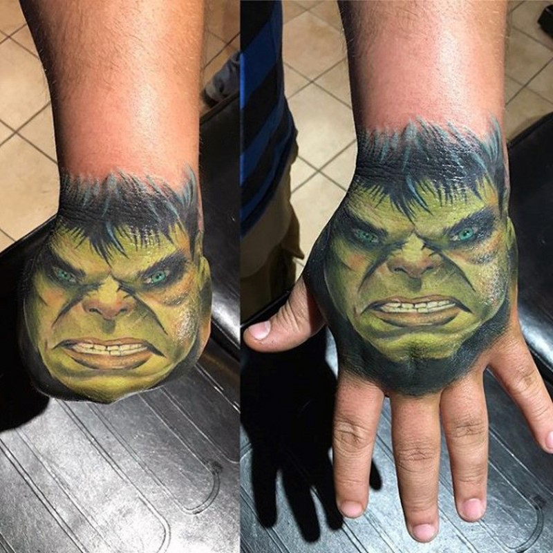 手背彩绘绿巨人纹身图案