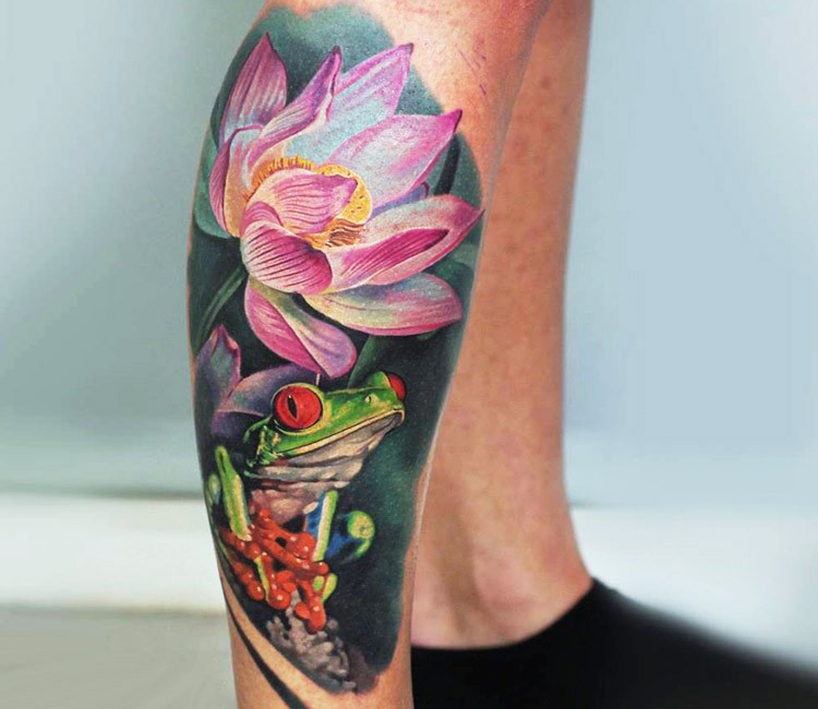 腿部现实主义风格彩色青蛙与莲花纹身