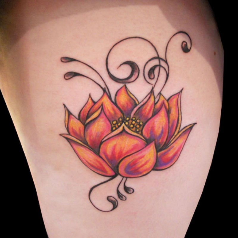 腿部彩色漂亮的莲花纹身图案