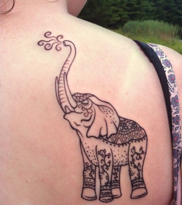 背部印度花纹大象纹身图案