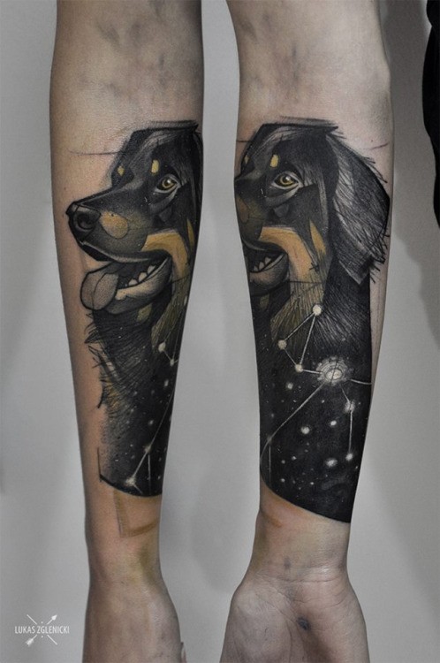 小臂素描风格彩色狗纹身图案