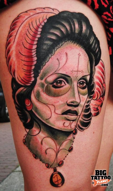 大腿墨西哥传统风格彩色女子肖像与羽毛纹身图案