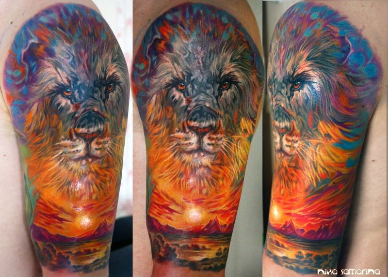 肩部彩色狮子头与夕阳纹身图案