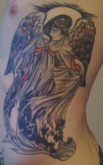 侧肋带翅膀的死神纹身图案