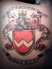 彩色盾牌骑士徽章纹身图案