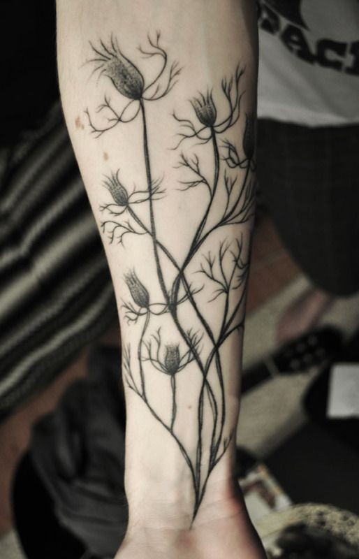 手臂灰色清新植物纹身图案