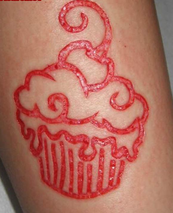 可爱的蛋糕割肉纹身图案