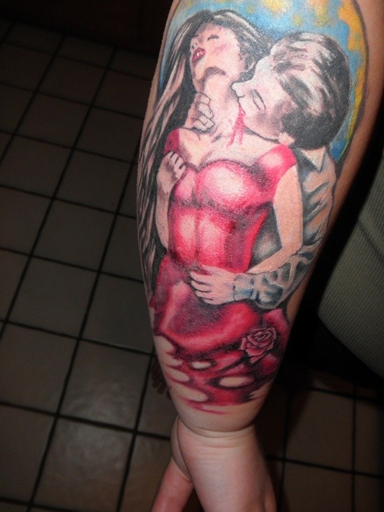 手臂彩色吸血鬼和他的受害者纹身图片