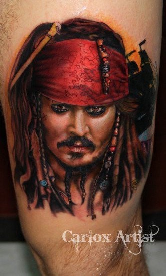 腿部彩色逼真的海盗杰克纹身图案