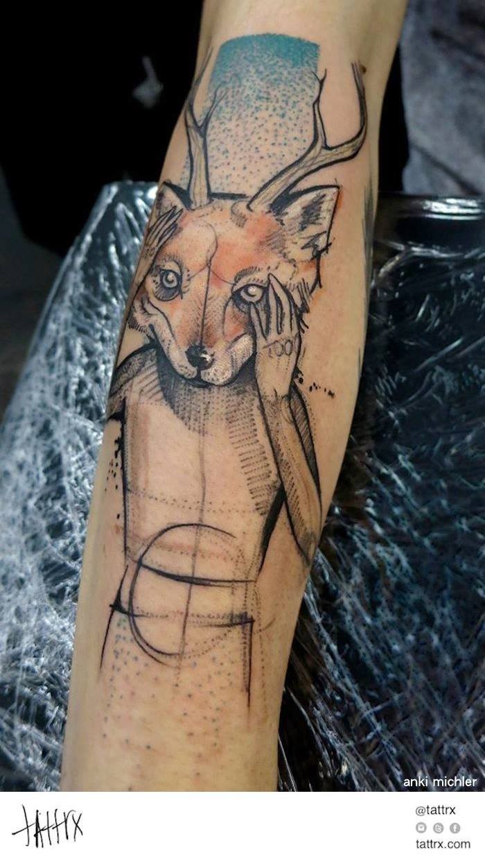 手臂old school彩色狐狸与鹿角纹身图案