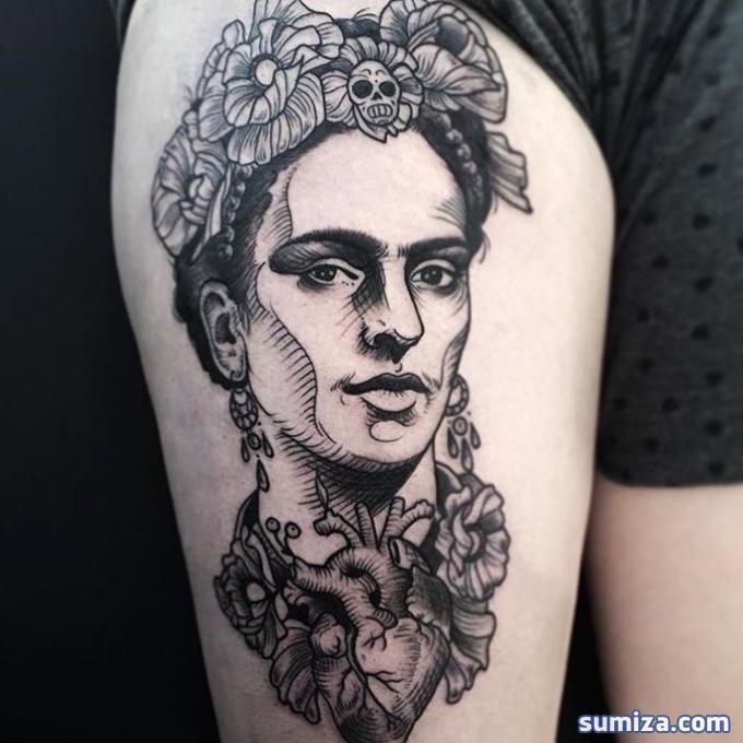 腿部黑色雕刻风格的女人肖像与人心脏纹身